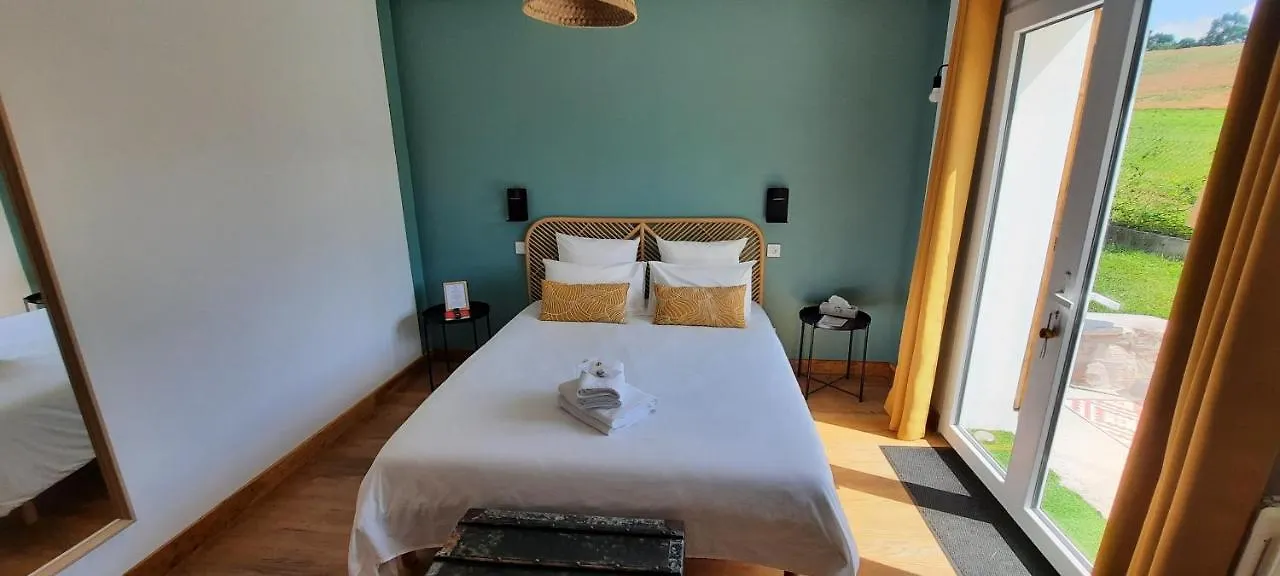 Nocleg ze śniadaniem Bed and Breakfast Le Jardin De Moulis, Saint Girons, Ariege, Pyrenees, Francja