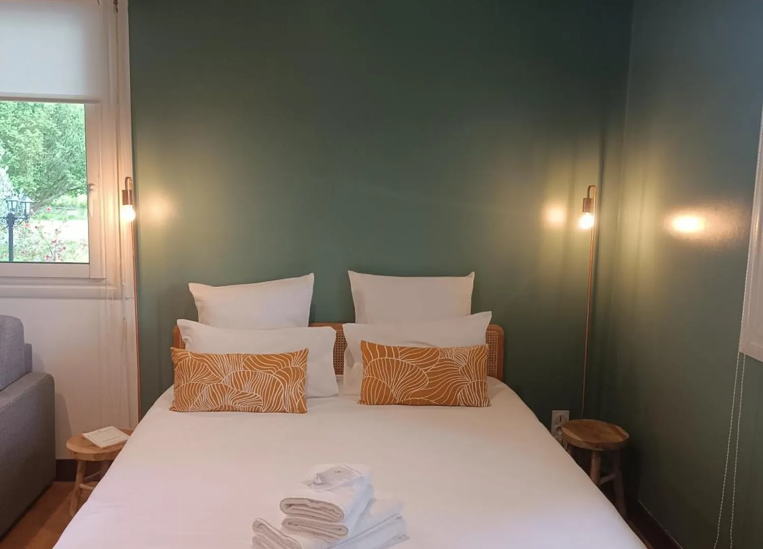 Bed and Breakfast Le Jardin De Moulis, Saint Girons, Ariege, Pyrenees, 0*, Moulis