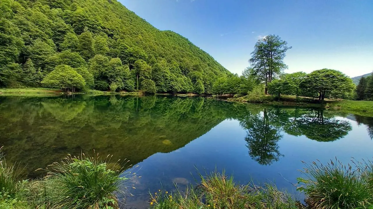 Bed and Breakfast Le Jardin De Moulis, Saint Girons, Ariege, Pyrenees, Moulis