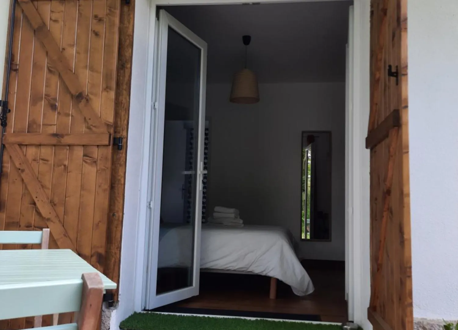 Bed and Breakfast Le Jardin De Moulis, Saint Girons, Ariege, Pyrenees, Frühstückspension
