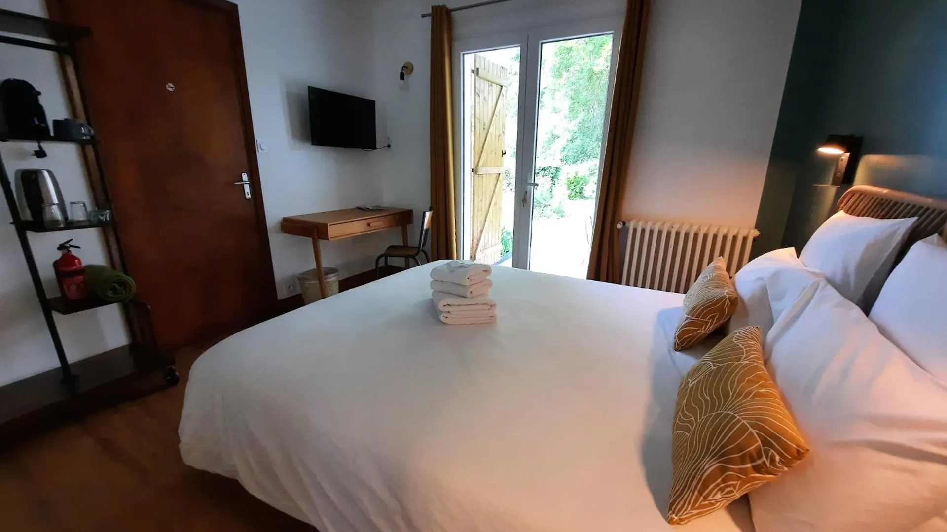 Frühstückspension Bed and Breakfast Le Jardin De Moulis, Saint Girons, Ariege, Pyrenees,